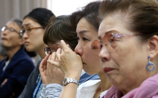 japanese_women_cry_as_they_listen_to_testimony_from_former_confort_women.jpeg 