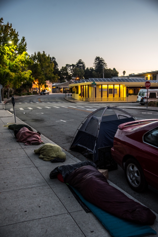 800_community-sleepout-santa-cruz-city-hall-17.jpg 