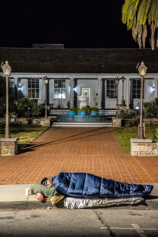 800_freedom-sleepers-8-santa-cruz-city-hall.jpg