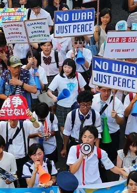 japan_high_school_students_protest_militarization10_2_15.jpg 