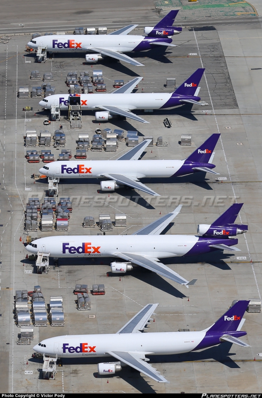 800_fedex_planes_lax.jpg 