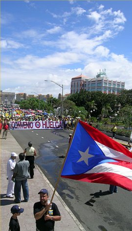 puerto_rican_teachers_marching_huelga.jpg 
