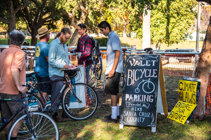 800_climate-march-santa-cruz-24-bicycle-valet.jpg 
