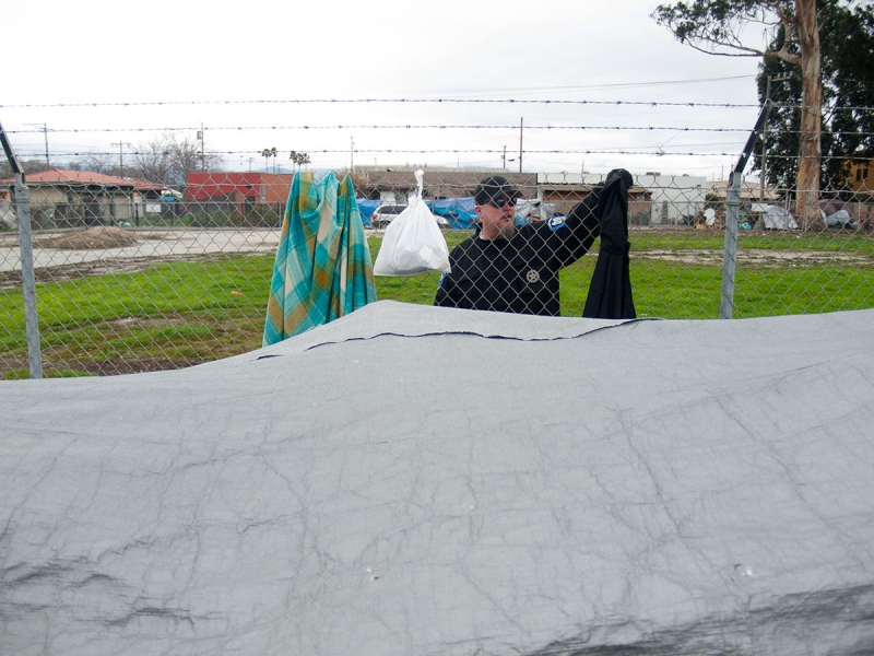 800_fence-not-clothesline_1-9-16.jpg 