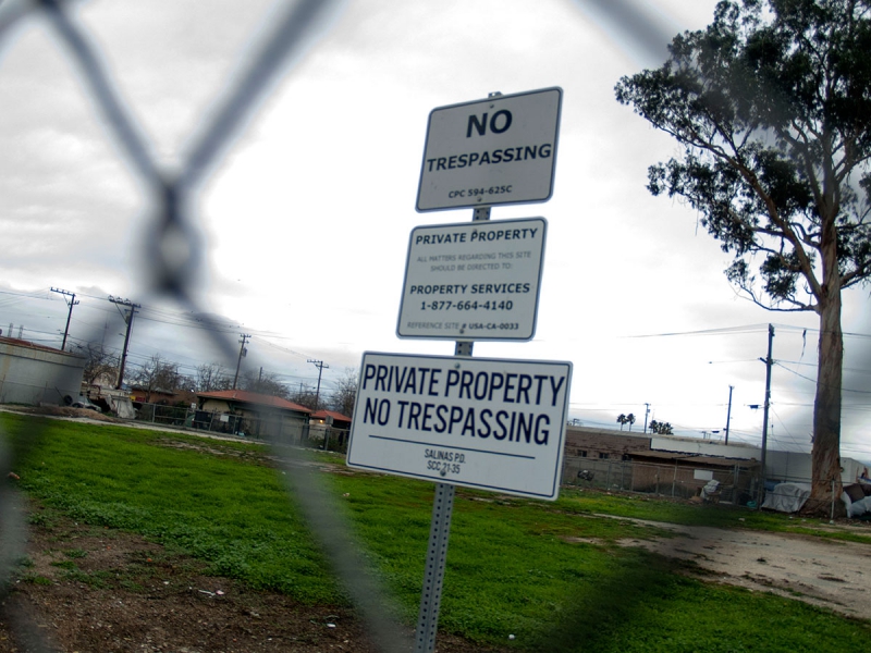 800_private-property-no-trespassing_1-9-16.jpg 