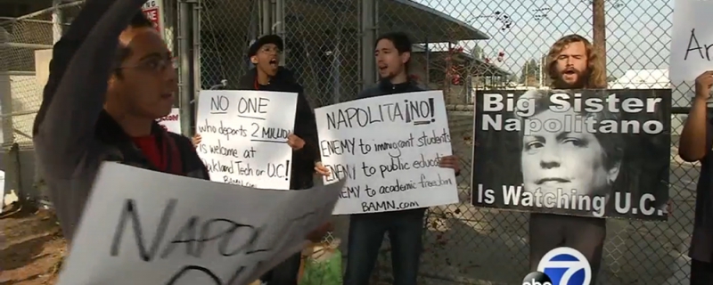 800_napolitano-picket.jpg 