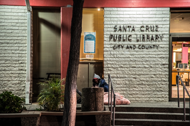 800_santa-cruz-homeless-sweeps-4-downtown-library.jpg 