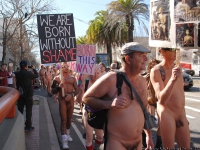200_nude_love_parade15.jpg