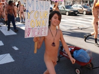 200_nude_love_parade20.jpg