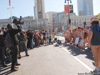200_nude_love_parade27.jpg
