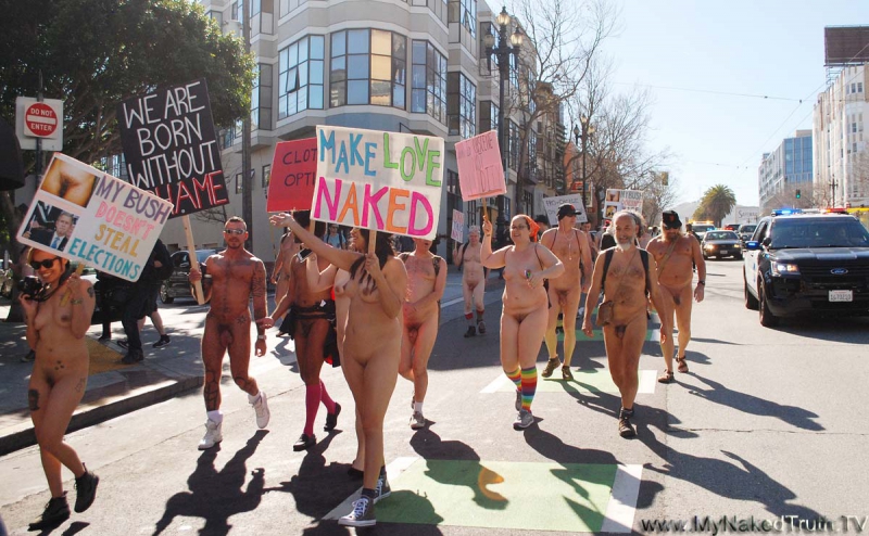 800_nude_love_parade18.jpg 