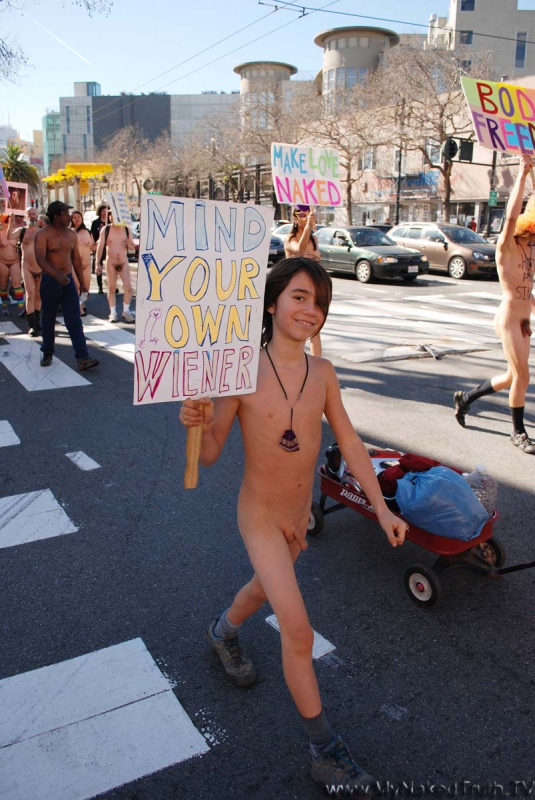 800_nude_love_parade20.jpg 