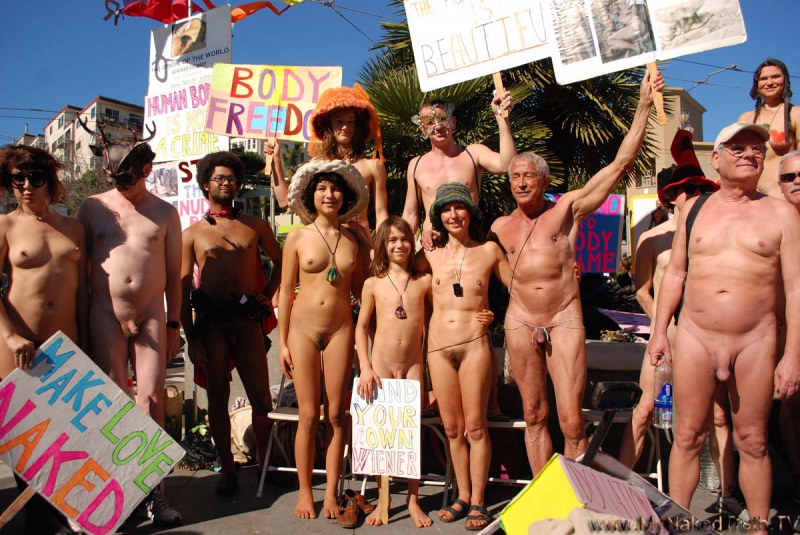 800_nude_love_parade07.jpg 