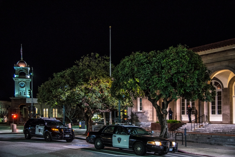 800_santa-cruz-sleep-ban-2-post-office-police.jpg 