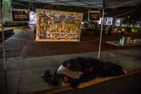 480_freedom-sleepers-1-santa-cruz-city-hall-food-not-bombs_1.jpg