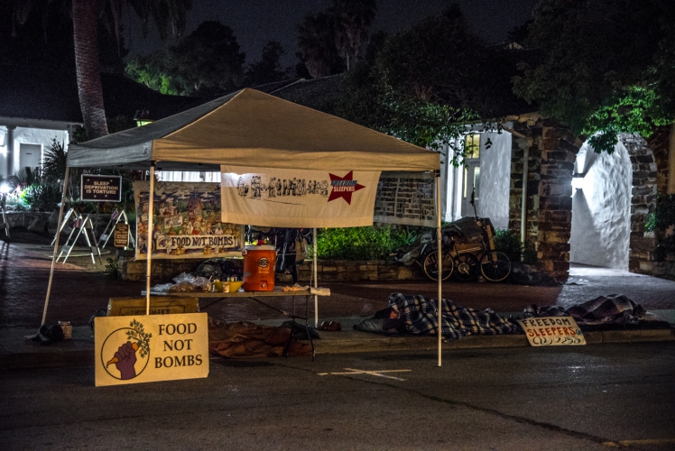 sm_freedom-sleepers-1-santa-cruz-city-hall-food-not-bombs.jpg 