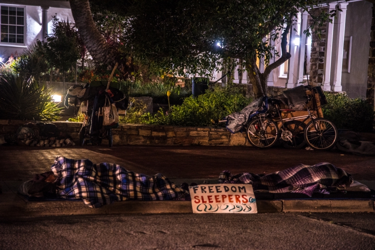 sm_freedom-sleepers-4-santa-cruz-city-hall.jpg 