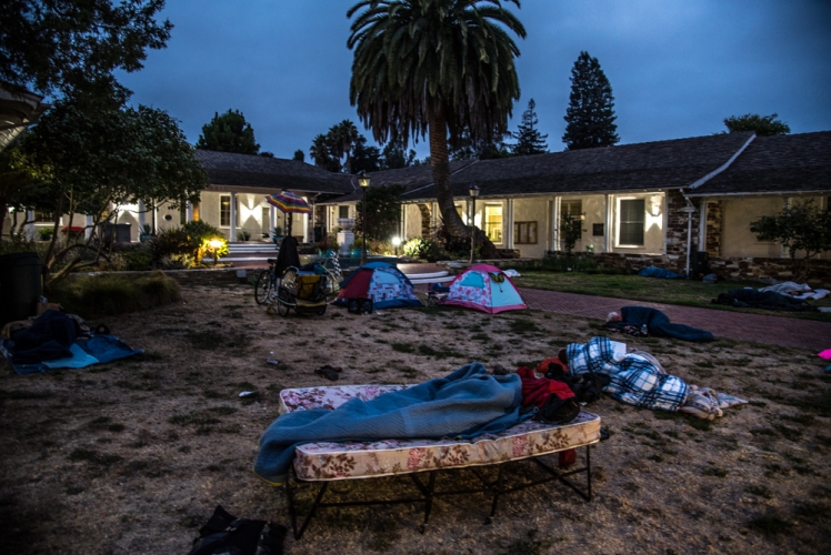 sm_freedom-sleepers-santa-cruz-city-hall-courtyard.jpg 