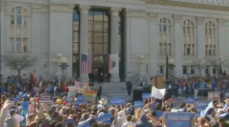 sm_sanders-oakland-05302016-11-crowd.jpg 