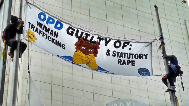 sm_oaklandpoliceguiltybanner_20160617_001.jpg 