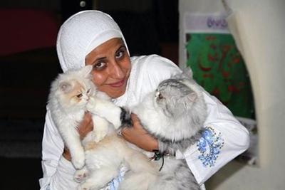 dareen_tatour_at_home_with_her_cats_1.jpg 