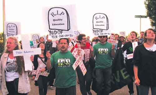 afscme3299_uc_workers_yudof-demo-bestweb.jpg 