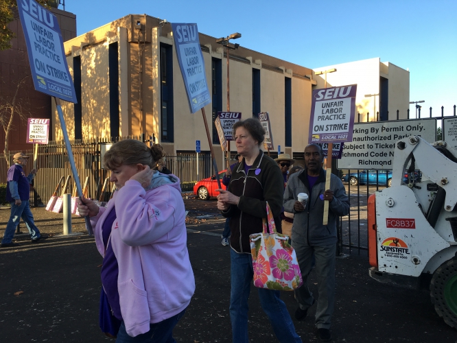 sm_seiu_1021_contra_costa_social_workers_picket_parking_lot.jpg 