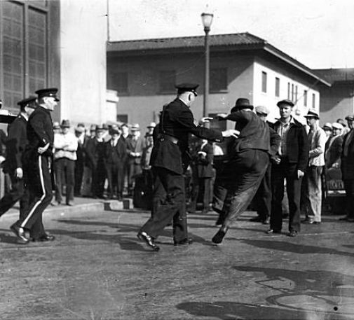 ilwu_gen_strike_cops_pushing_pickets.jpg 