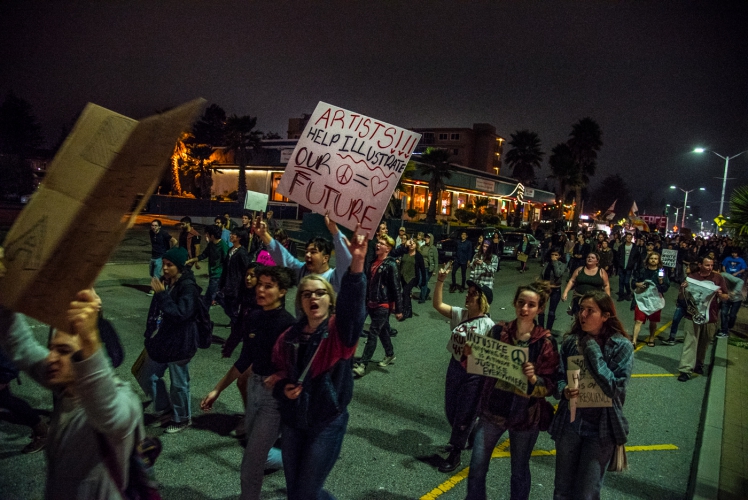 sm_anti-trump-protest-santa-cruz-20.jpg 