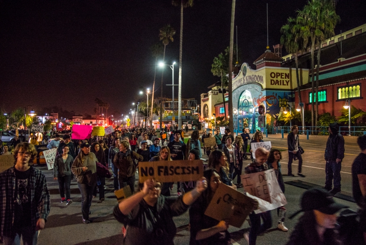 sm_anti-trump-protest-santa-cruz-28-boardwalk-neptunes-kingdom.jpg 