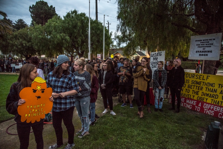 sm_anti-trump-protest-santa-cruz-4.jpg 