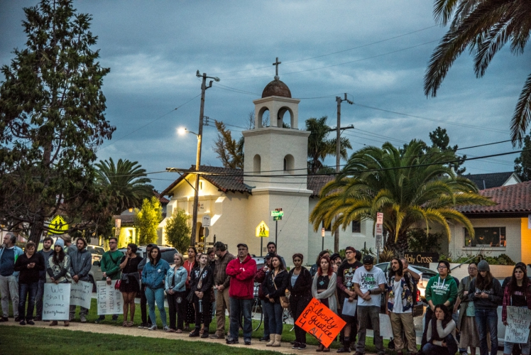 sm_anti-trump-protest-santa-cruz-6-mission.jpg 