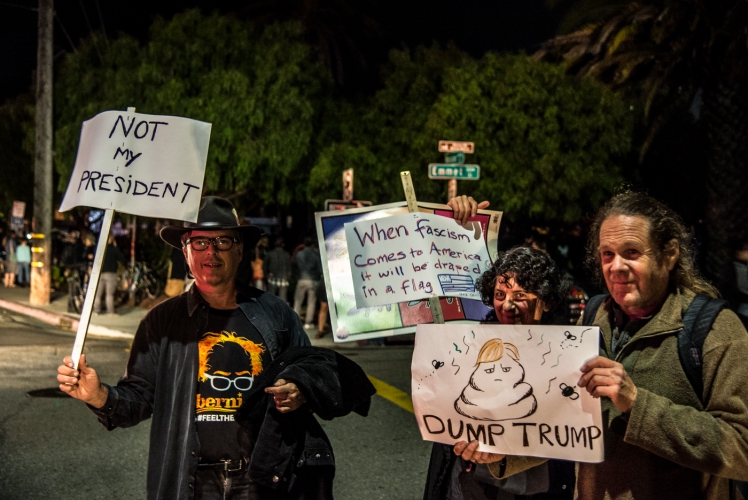 sm_anti-trump-protest-santa-cruz-9.jpg 