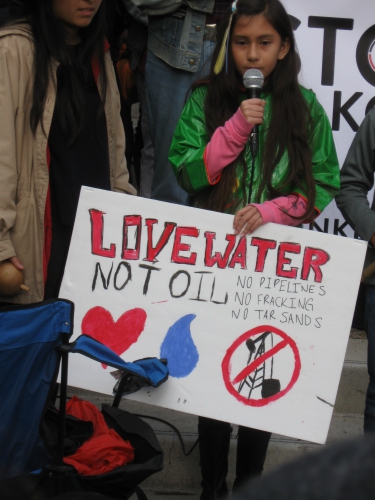 sm_fondadivestslovewaternotoil.jpg