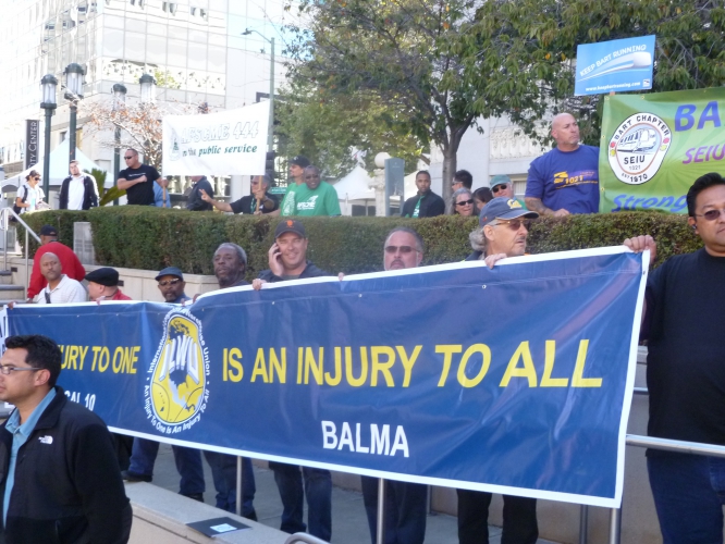 sm_ilwu_local_10_banner_at_bart_united_labor_rally.jpg 