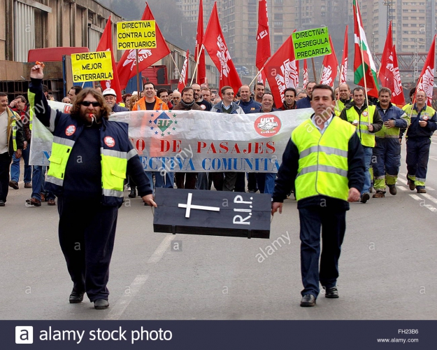 sm_spanish_dock-workers-of-pasajes-harbour-in-guipuzcoa-basque-country-northern-fh23b6.jpg 