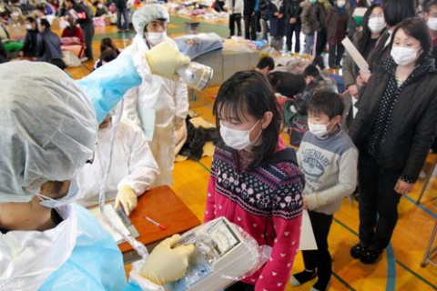 japan_fukushima_children_at_shelter.jpg