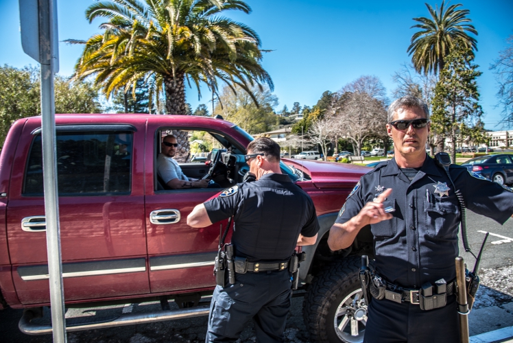 sm_international-womens-day-strike-santa-cruz-2017-39-police.jpg 