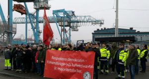 spanish-dockworkers.jpg 