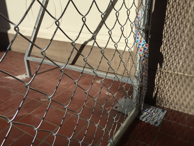 sm_anti-homeless-fence-santa-cruz-post-office.jpg 