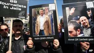 turkey_journalists_protest_repression_of_nedim_sener___ahmet_sik.jpg 