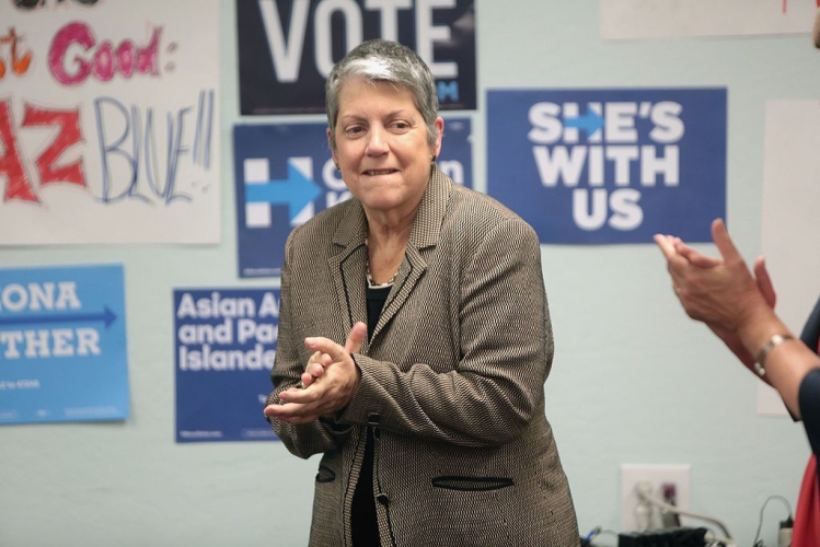 sm_napolitano_janet_clinton_30565642382.jpg 