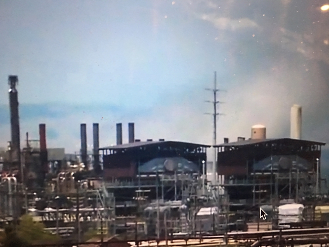 sm_oil_refinery_pollution.jpg