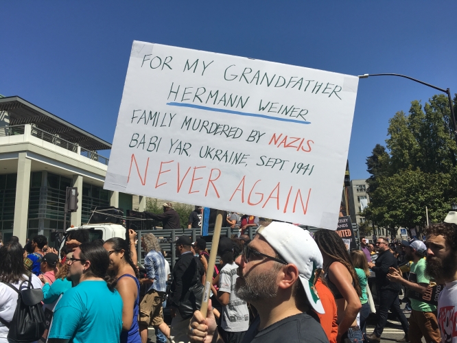 sm_berkeley_never_again_protester_protest8-27-2017.jpg 