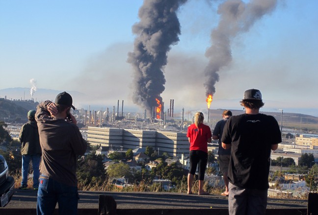 chevron_richmond-chevron-refinery_fire_watching-fire-aug-6-2012-e1381443824890.jpg 