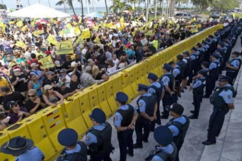 puerto_rican_teachers_workers_protest_privatization.jpg