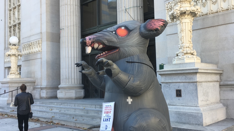 sm_seiu_rat_city_hall.jpg 