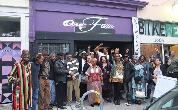 brother-tehuti-in-gathering-outside-one-fam-west-oakland-by-daniela-kantorova-web.jpg 