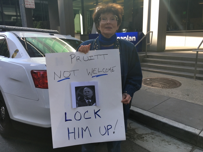 sm_epa_pruitt_lock_him_up6-29-18.jpg 