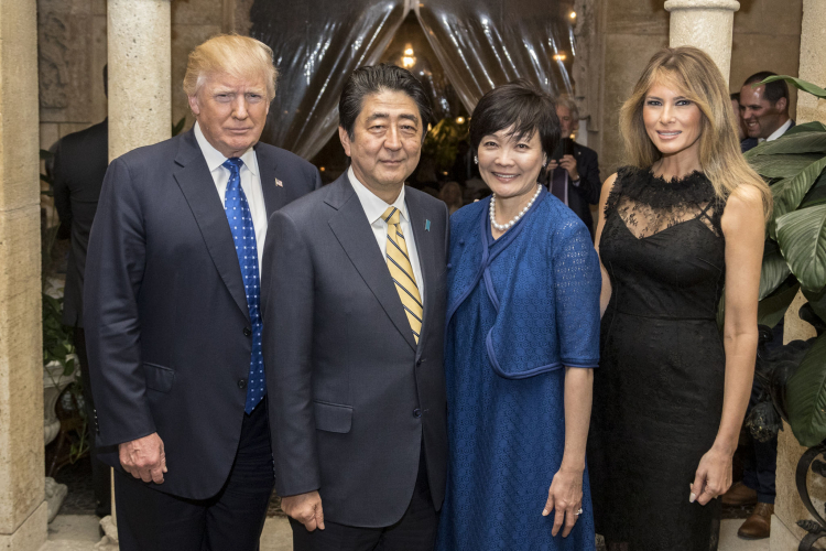 sm_abe_trump_akia.jpg 